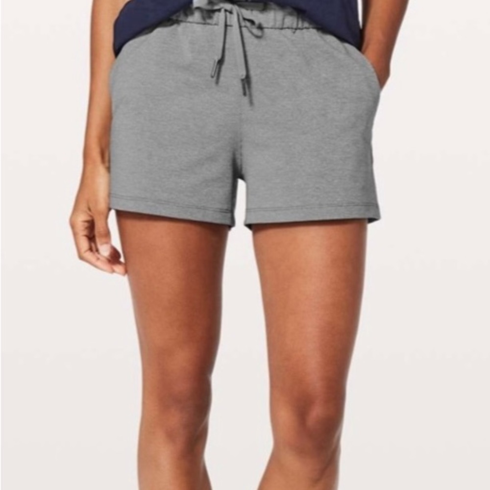 Lululemon On the Fly Short 2.5” - Heather Gray - Size 4